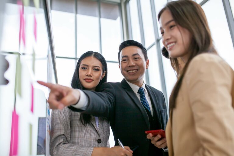 asian-business-team-male-and-female-colleagues-tal-2024-12-06-16-49-09-utc